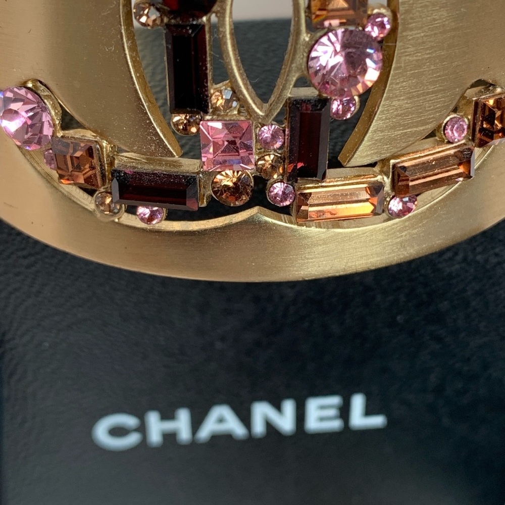 🦄 CHANEL Rare Pink Purple Jewel Stones Emerald Cut Gem Gold Bracelet Cuff CC💕 - Picture 9 of 16